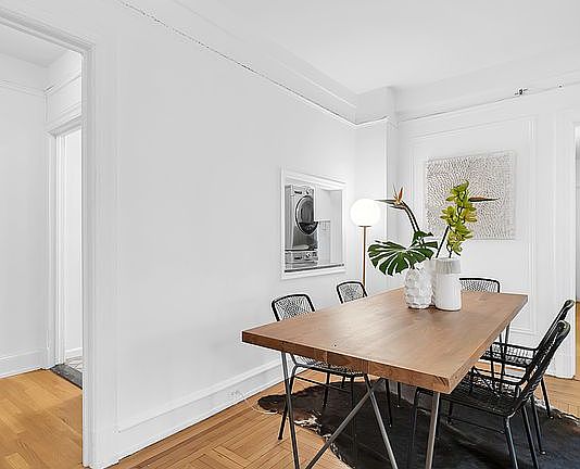4th image of 171 W 79th St #33