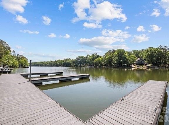 5th image of 1026 Emerald Bay Dr