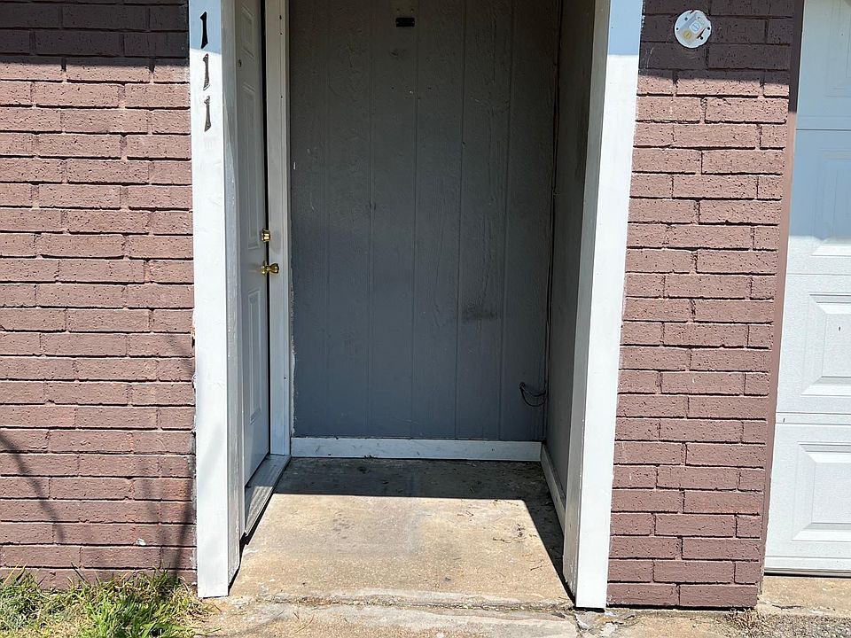 2nd image of 111 Henigan Ct #111