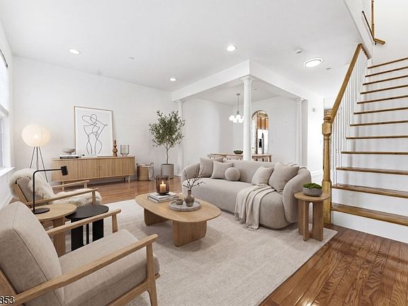 3rd image of 9 Sundance Way