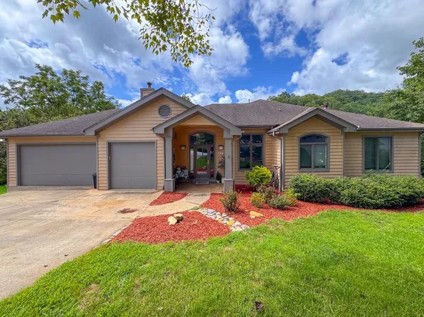 57 Willow Pl, Franklin, NC 28734