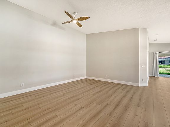 4th image of 5533 Avellino Pl