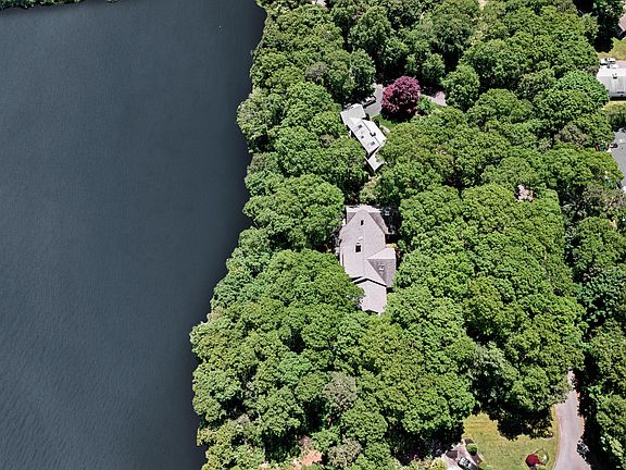 2nd image of 25 Mill Pond Way