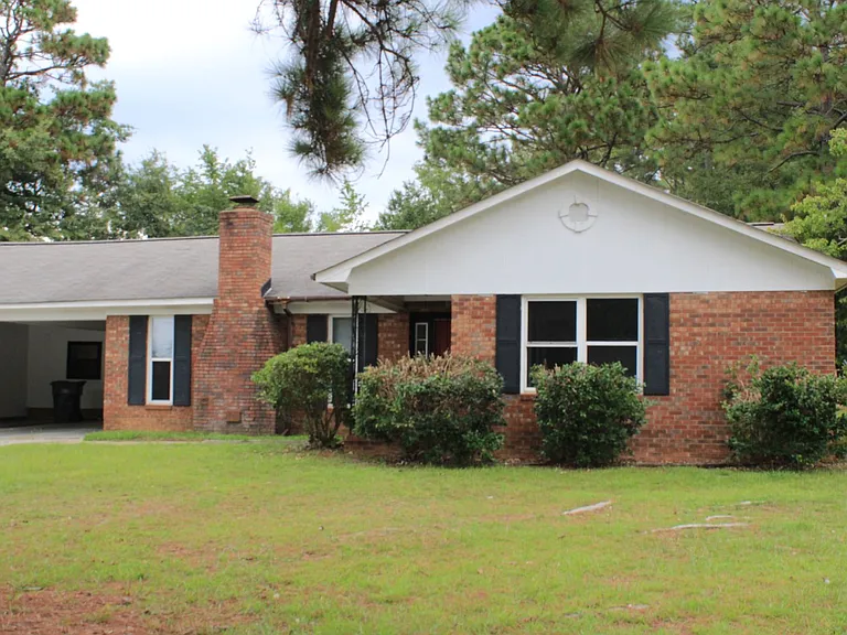 3726 Crest Dr — Photo 2