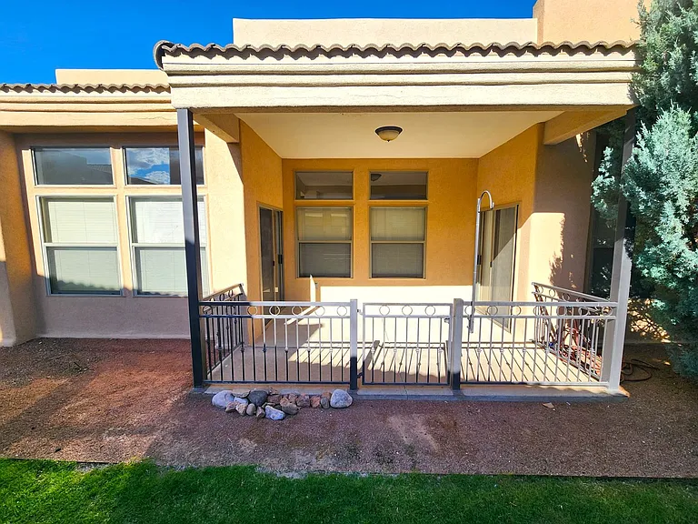 2409 Cortina Mnr — Photo 36