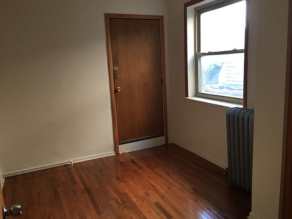 3rd image of 1200 W Thorndale Ave #Elegant