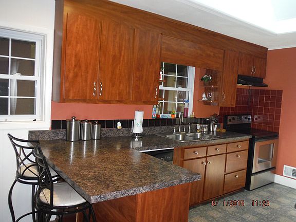 2nd image of 853 Hillcrest Ave