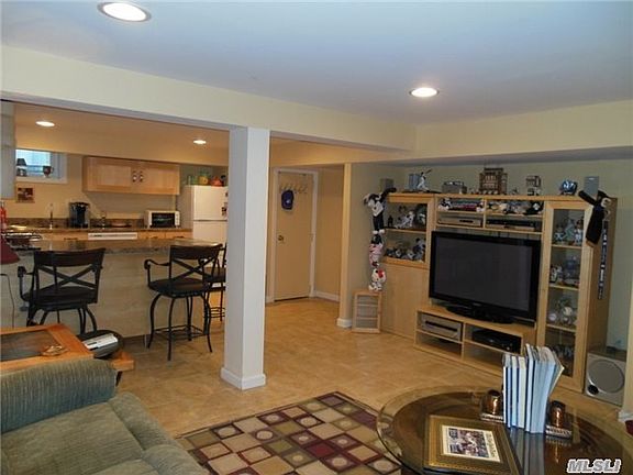 4th image of 8303 243rd St