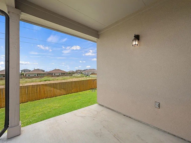 409 Emerald Cv — Photo 28