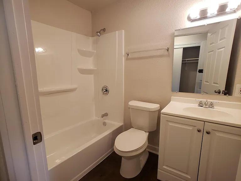 1529 N Walters St — Photo 5