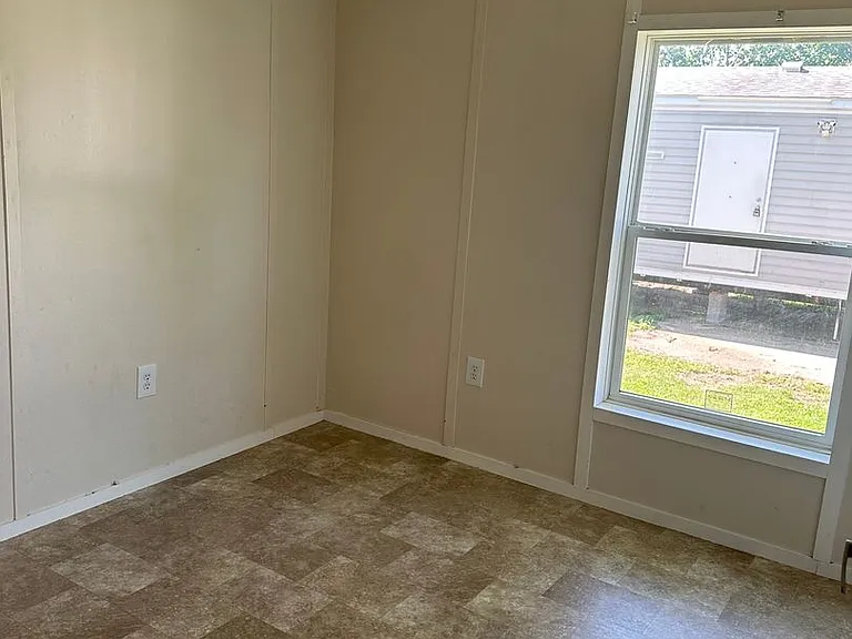 2501 S Broadway Ave — Photo 39