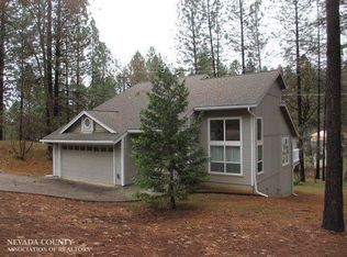 11692 Upper Circle Dr, Grass Valley, CA 95949