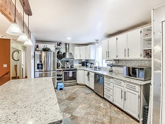 2nd image of 2511 Natalie Ln