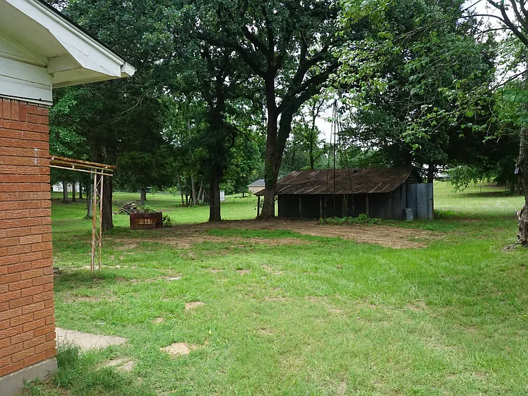 852 Hoyt Rd — Photo 2