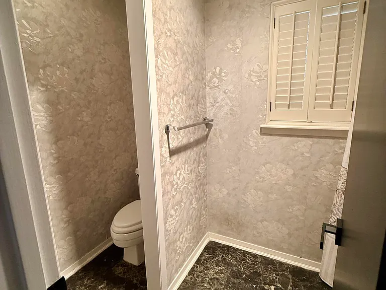 1649 Lomaland Dr — Photo 16