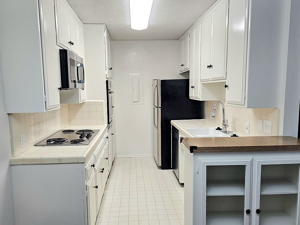 1st image of 1830 Greenfield Ave #10