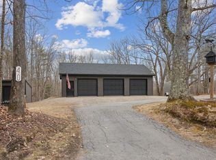 40 Winthrop Center Rd, Winthrop, ME 04364