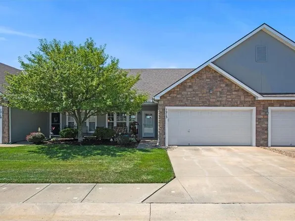 1213 S 3rd St E, Louisburg, KS 66053