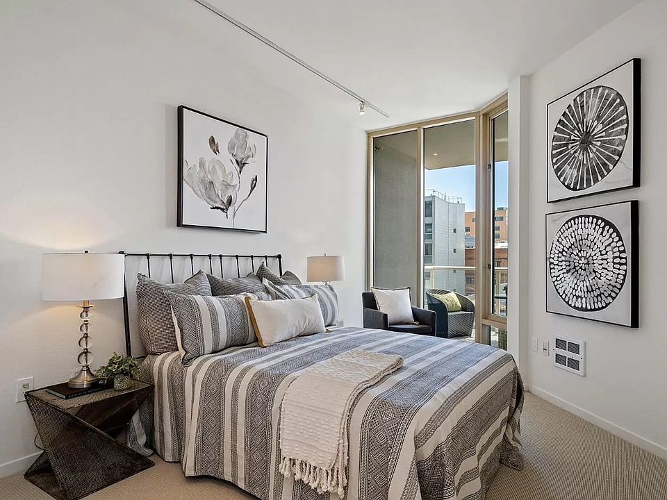 1st image of 88 King St Unit 712