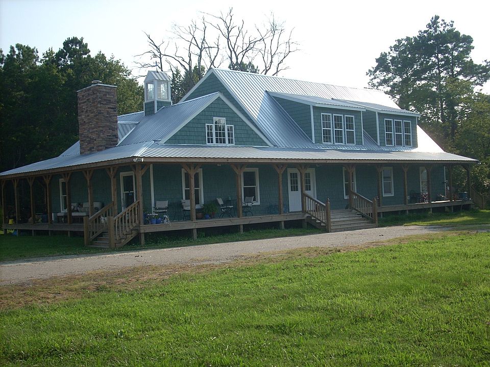 Main house with over 4000 sqft!