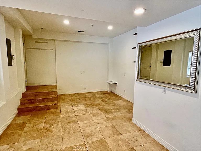 715 S Broadway #B — Photo 6
