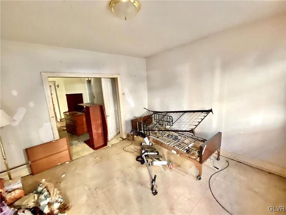 2nd image of 620 N Oak St
