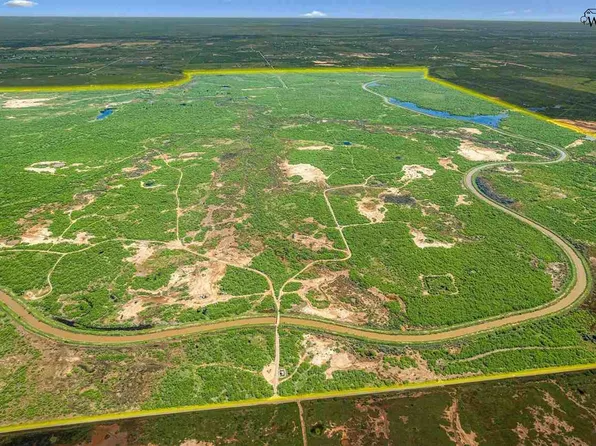 6213 Headquarters Rd, Iowa Park, TX 76367