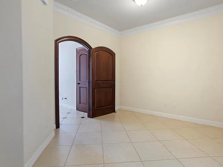 5503 Livorno Way — Photo 5