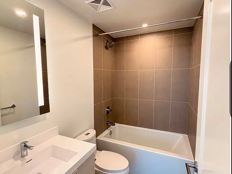 60 Central Park Dr #Penthouse 02 — Photo 10