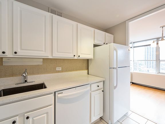 5th image of 655 W Irving Park Rd APT 1815