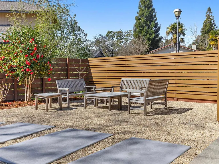 610 Harvest Ln — Photo 36