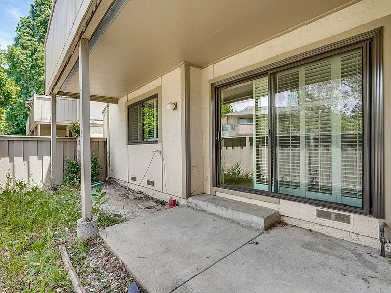 1083 N Abbott Ave — Photo 34