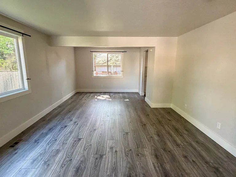 1307 SE 61st Pl — Photo 9