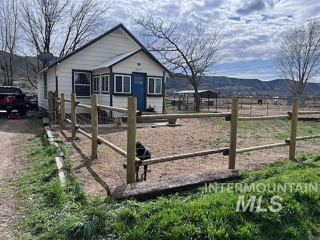 2nd image of 3837 Mill Rd