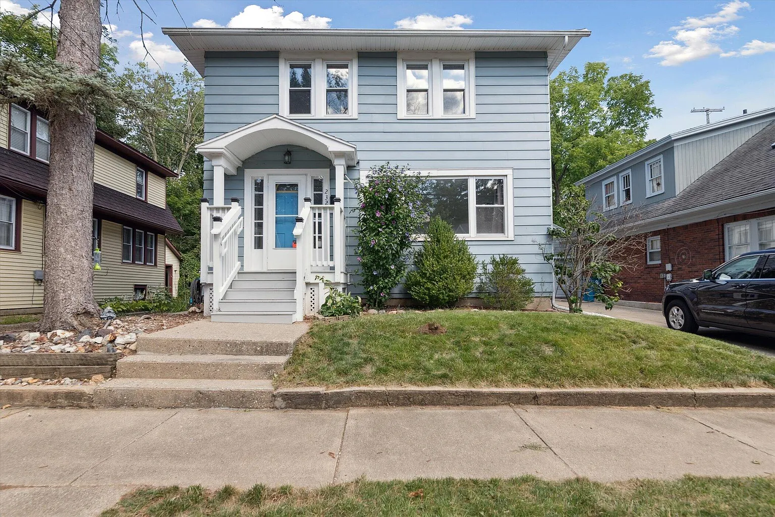 2327 Outlook St photo 1