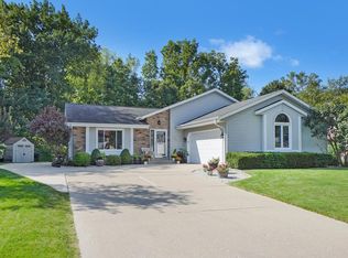 11203 W Drake Ln, Franklin, WI 53132