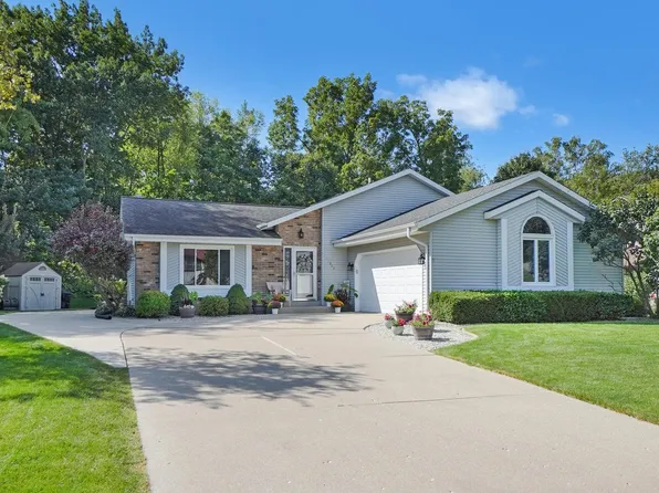 11203 West Drake LANE, Franklin, WI 53132