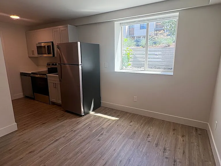 Denny Apartments — Photo 3