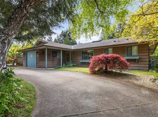 496 Crescent Rd W, Qualicum Beach, BC V9K 1J4