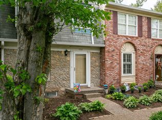 1326 Lancaster Pl, Hurstbourne, KY 40222