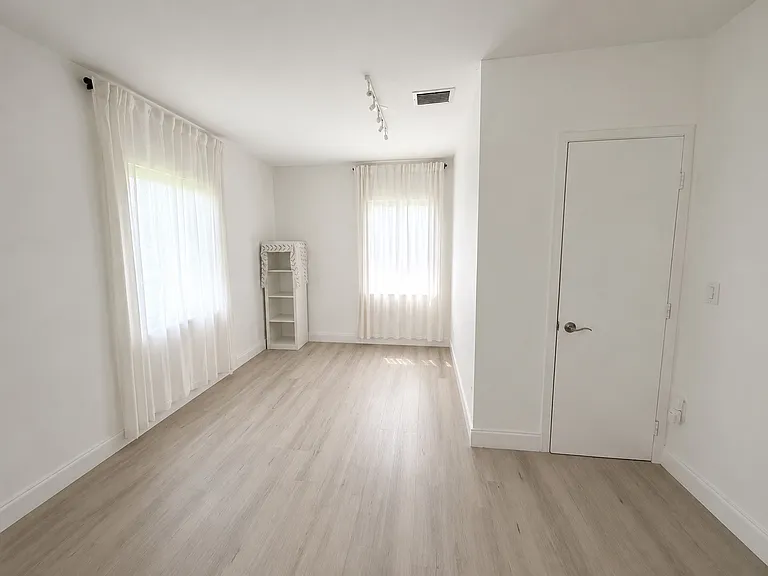 10441 NW 5th Ave — Photo 15
