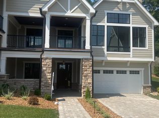 5966 Woodland Ln, Cincinnati, OH 45227