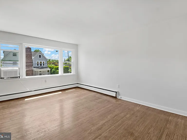 2409 Manor Rd #1 — Photo 2