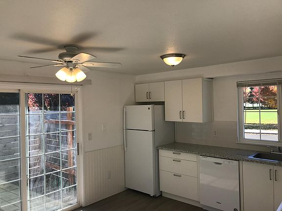 2nd image of 2530 NE Parkwood St #9