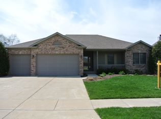 605 Clover Cir, Hampshire, IL 60140