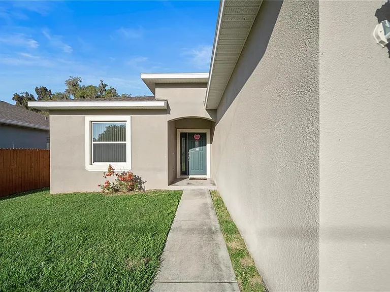 14 Ferguson Dr — Photo 2