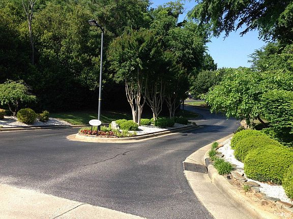 Mins to Ft. Bragg & downtown