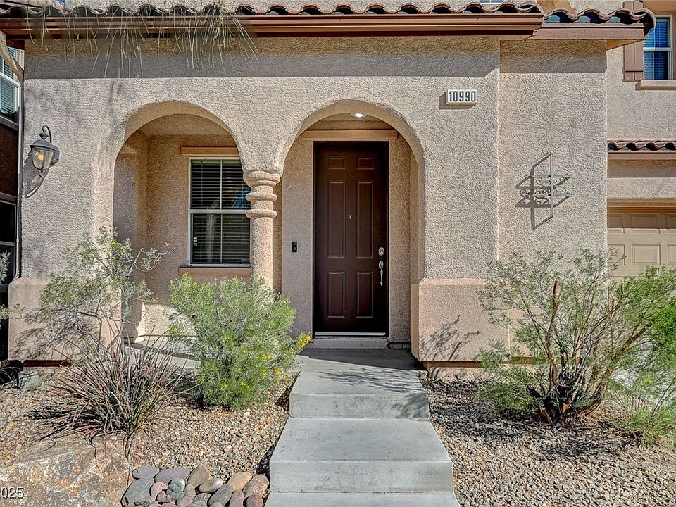 1st image of 10990 Mountain Willow St