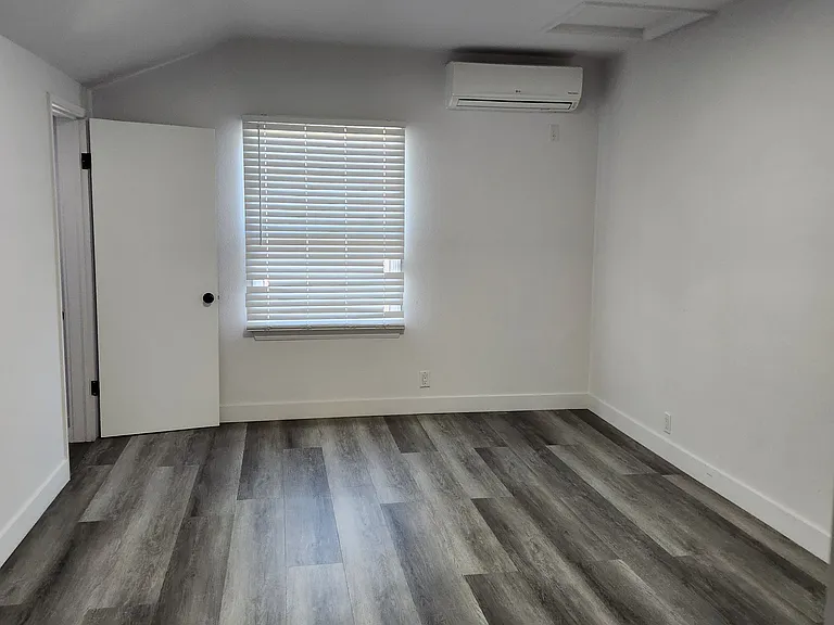 1803 S Van Ness Ave — Photo 5
