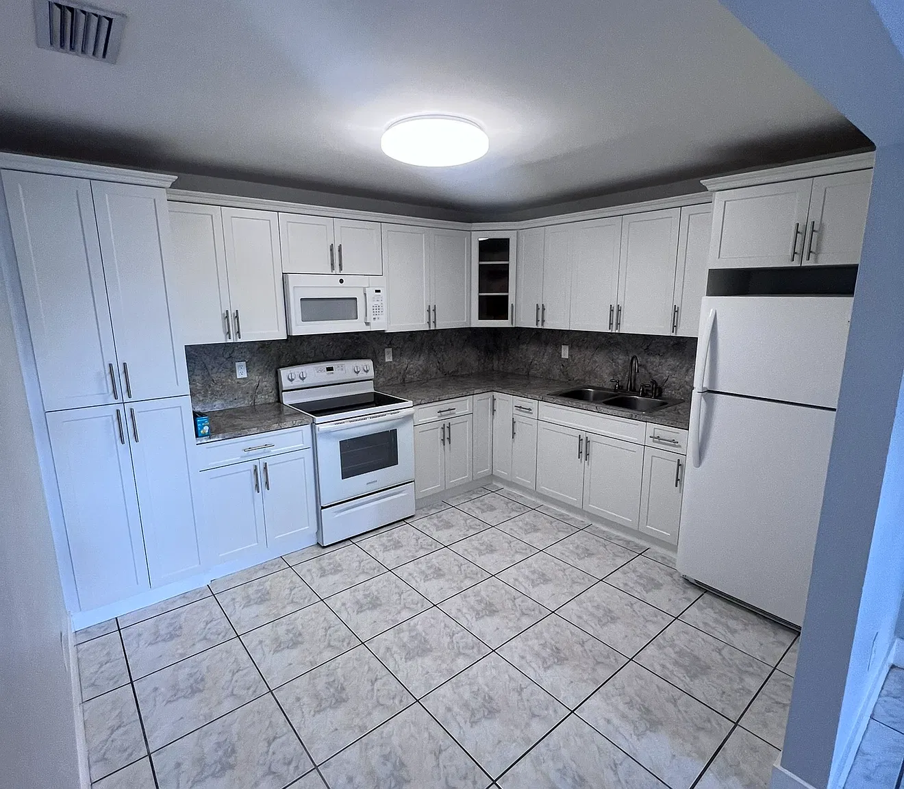 2 bed, 900 sqft, $2,150 — Photo 3